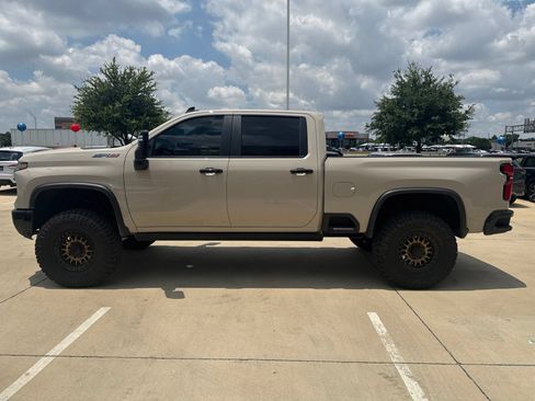 Used 2026 Chevrolet Silverado 2500 ZR2 AWD/4WD image 3