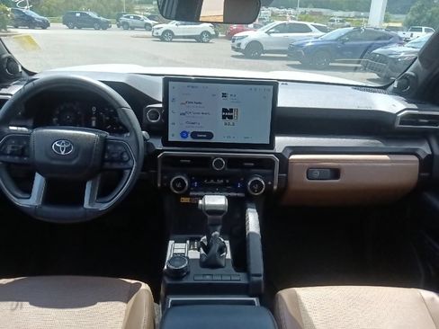 Used 2025 Toyota 4Runner Limited AWD/4WD image 26