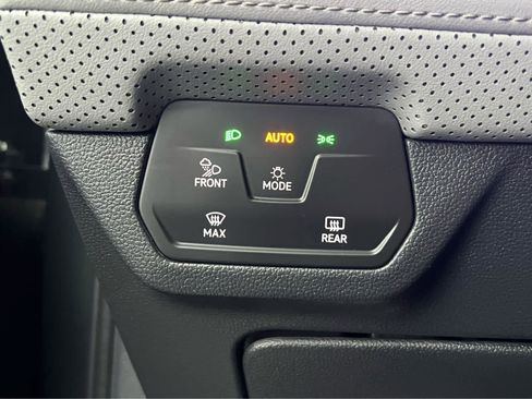 Used 2024 Volkswagen Atlas Peak Edition SE AWD/4WD image 33