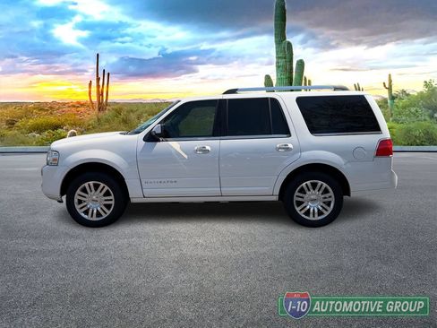 Used 2011 Lincoln Navigator 4WD image 5