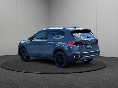 Used 2023 Volkswagen Taos SEL image 7