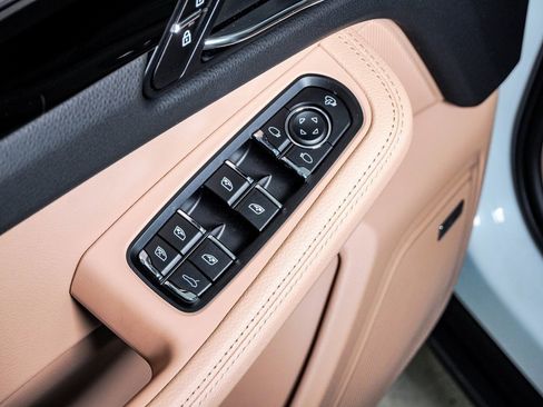 Certified 2025 Porsche Macan image 26