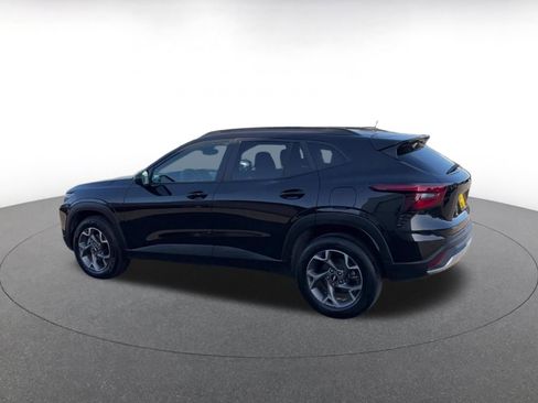 Used 2025 Chevrolet Trax LT w/ LT Convenience Package FWD image 10