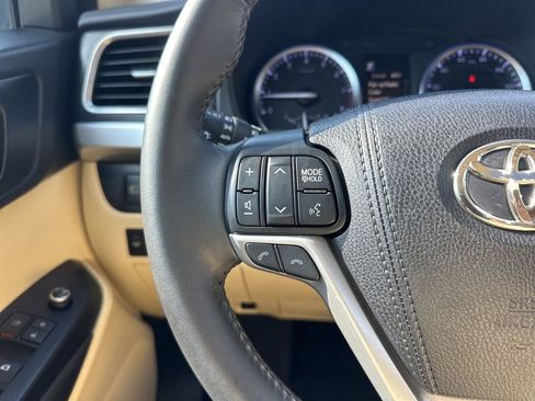 Used 2018 Toyota Highlander XLE image 17