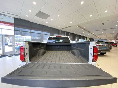 Used 2018 Chevrolet Silverado 1500 LT AWD/4WD image 24