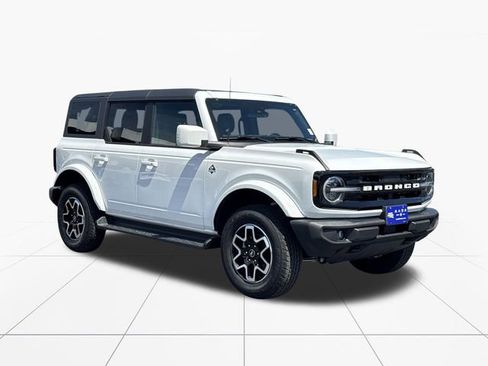 Used 2025 Ford Bronco Outer Banks AWD/4WD image 8