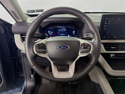 Used 2025 Ford Explorer Active w/ Active Comfort Package AWD/4WD image 3