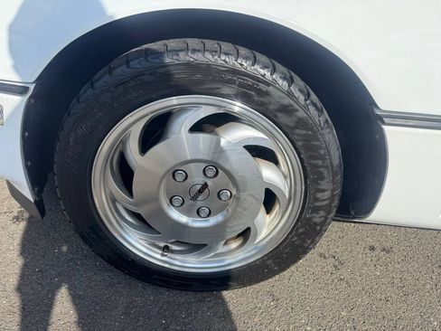 Used 1990 Chevrolet Corvette Convertible RWD image 18