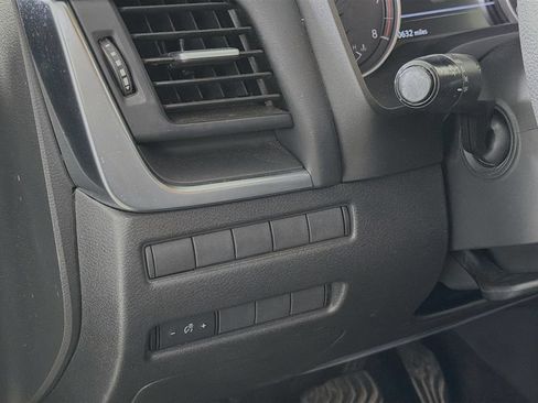 Used 2021 Nissan Rogue S FWD image 12