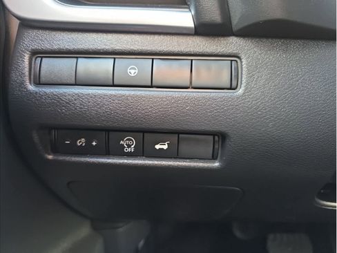 Used 2026 Nissan Rogue SV image 27