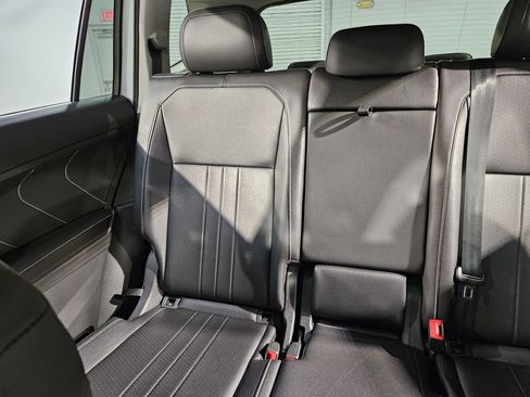 Used 2024 Volkswagen Tiguan SE image 12
