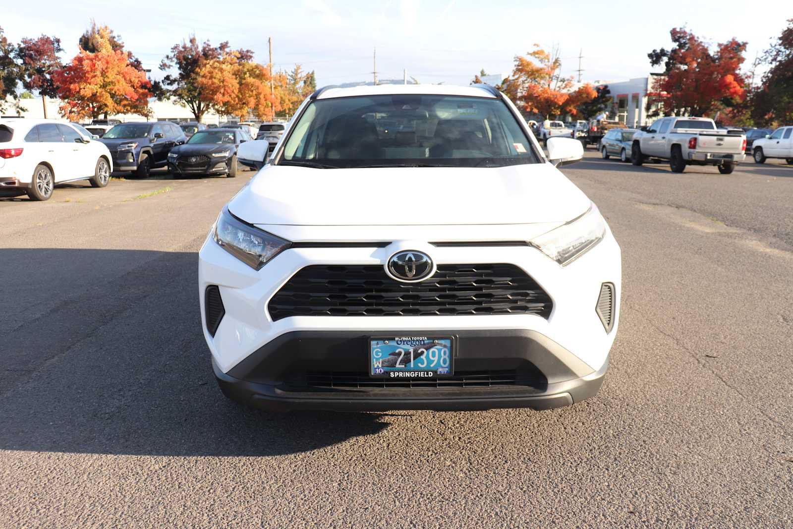 Used 2021 Toyota RAV4 LE AWD/4WD image 2