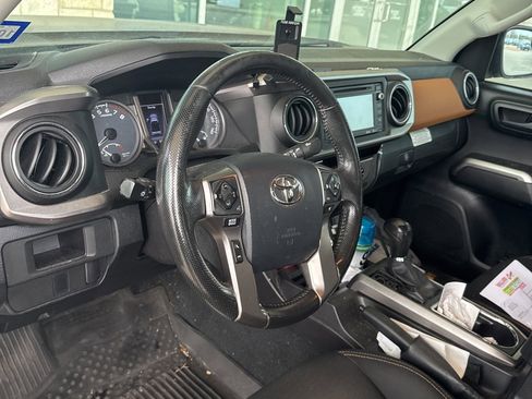 Used 2016 Toyota Tacoma TRD Sport image 2