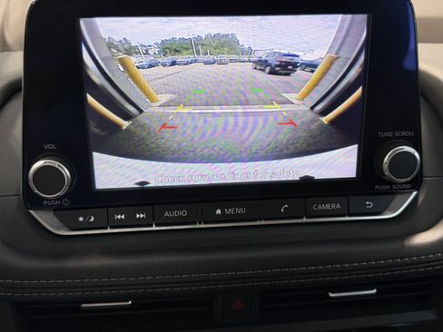 Used 2023 Nissan Rogue S FWD image 11