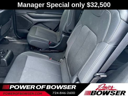 Used 2024 Jeep Grand Cherokee L Laredo AWD/4WD image 11