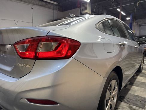 Used 2017 Chevrolet Cruze LS FWD image 10