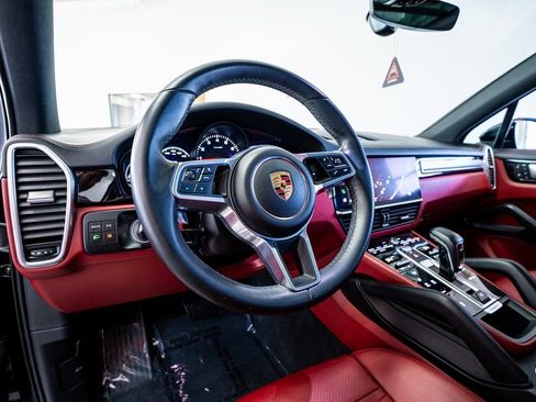 Used 2022 Porsche Cayenne Platinum Edition image 35