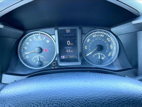 Used 2017 Toyota Tacoma TRD Off-Road w/ Tow Package (A/T) AWD/4WD image 21