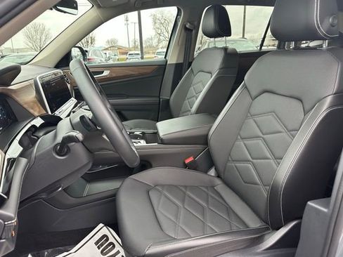 Certified 2025 Volkswagen Atlas SE image 28