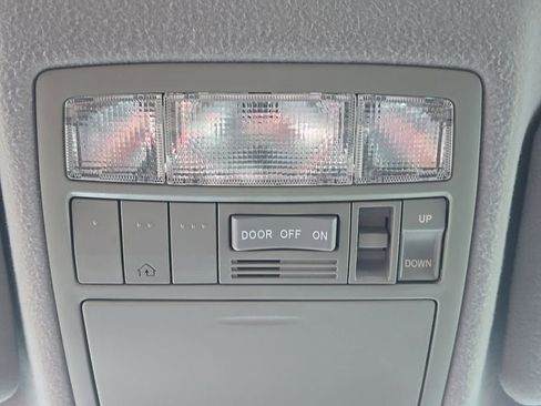 Used 2009 Toyota Camry SE FWD image 25