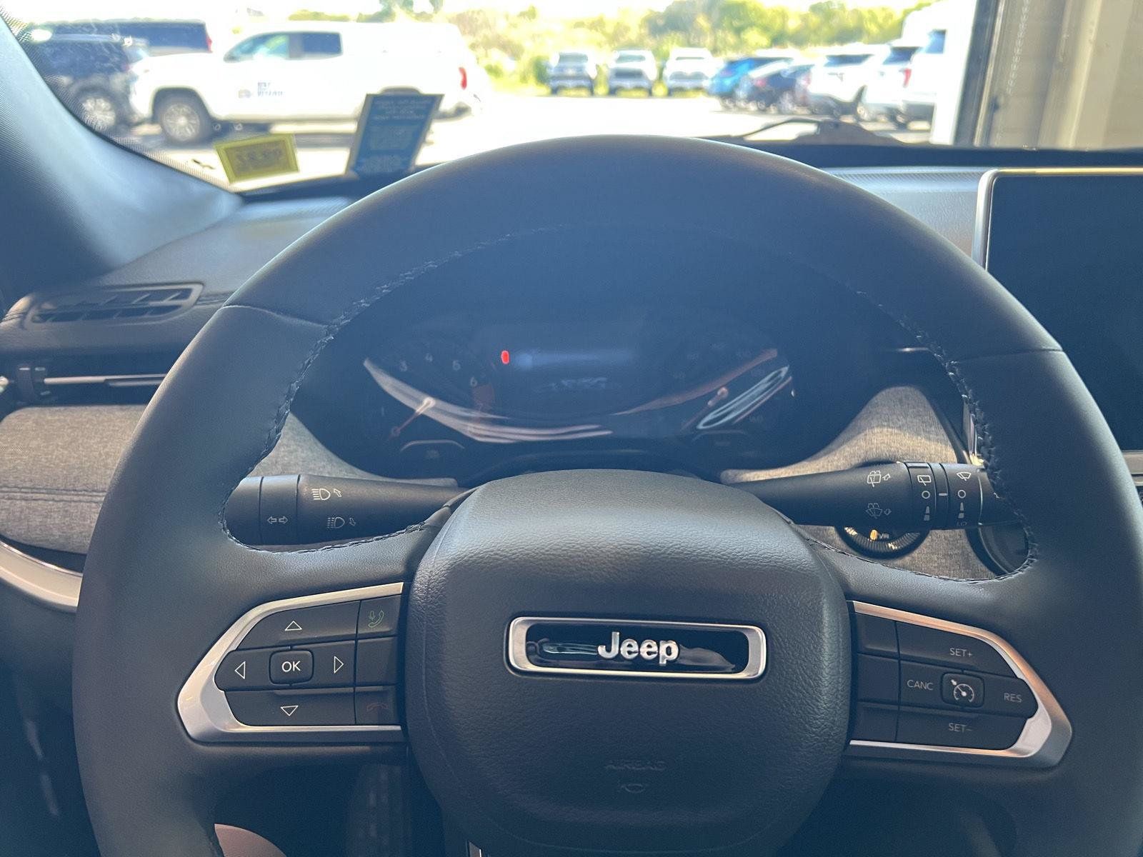 Used 2023 Jeep Compass Latitude w/ Convenience Group AWD/4WD image 18