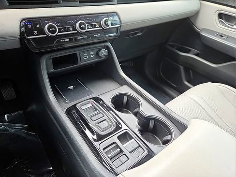 Used 2025 Honda Pilot Elite image 25