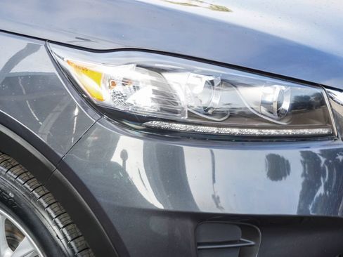 Used 2019 Kia Sorento FWD image 11