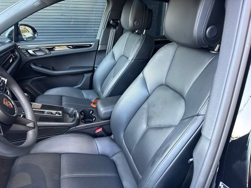 Certified 2025 Porsche Macan S AWD/4WD image 5