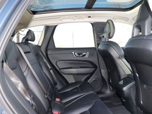 Used 2018 Volvo XC60 T6 Momentum w/ Convenience Package image 20