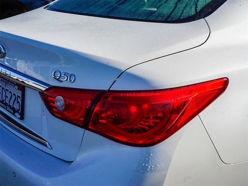 Used 2016 INFINITI Q50 Hybrid w/ Technology Package image 7
