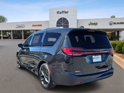 New 2026 Chrysler Pacifica Limited w/ S Appearance Package FWD image 3
