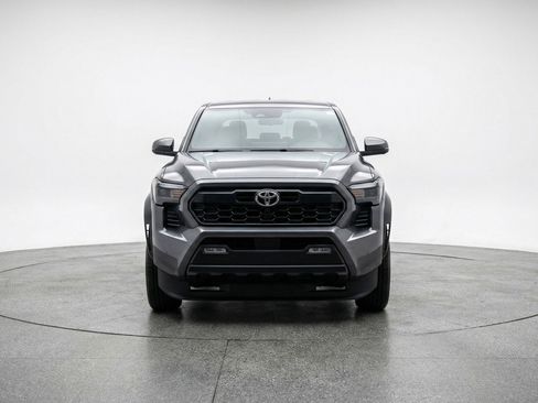 Used 2025 Kia Soul LX w/ LX Technology Package FWD image 2