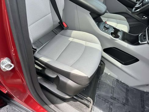 Used 2023 GMC Terrain SLE w/ Driver Convenience Package image 8