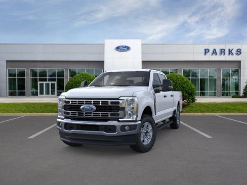 New 2026 Ford F250 XLT w/ FX4 Off-Road Package AWD/4WD image 2