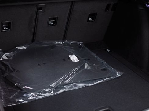 Certified 2025 Porsche Macan Turbo image 31