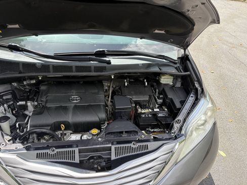 Used 2016 Toyota Sienna XLE FWD image 13