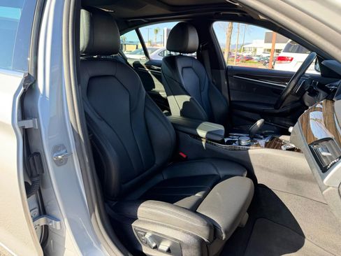 Used 2019 BMW 530e w/ Premium Package image 24