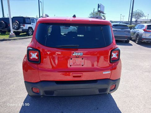 Used 2019 Jeep Renegade Latitude FWD image 5