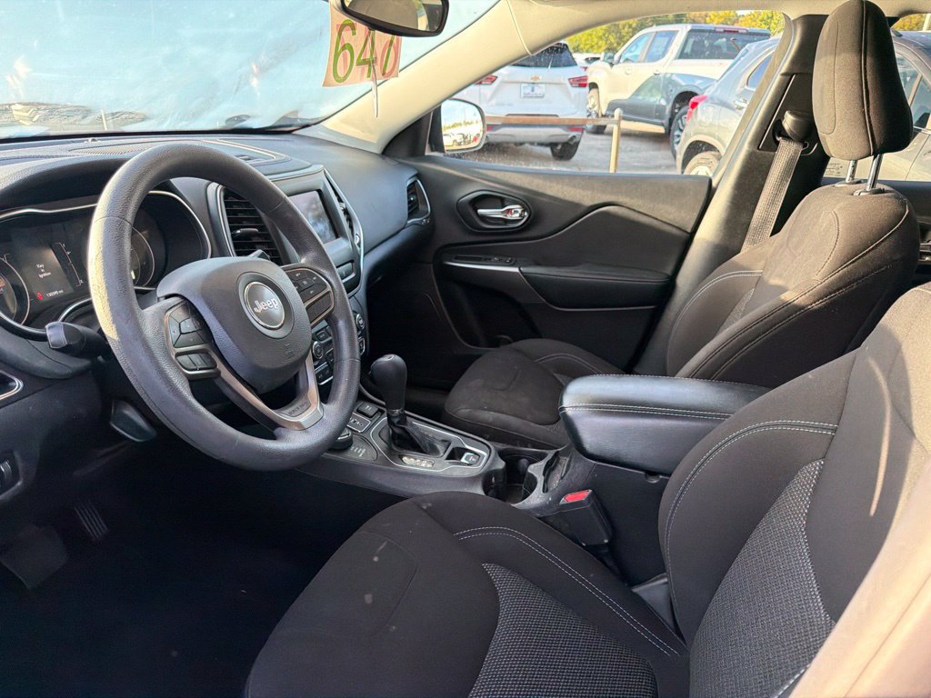 Used 2021 Jeep Cherokee Latitude AWD/4WD image 7