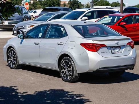 Used 2017 Toyota Corolla SE w/ SE Premium Package image 2