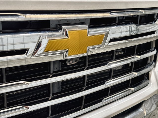 Used 2025 Chevrolet Silverado 2500 LTZ w/ LTZ Convenience Package AWD/4WD image 31