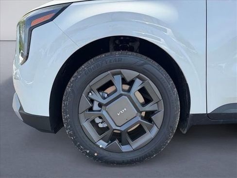 New 2026 Kia Carnival EX FWD image 9