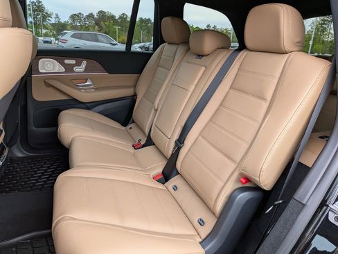 New 2026 Mercedes-Benz GLS 450 4MATIC image 33