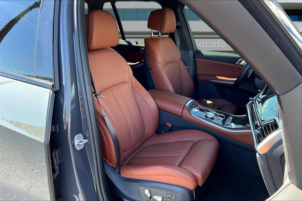 Used 2025 BMW X5 M60i AWD/4WD image 29