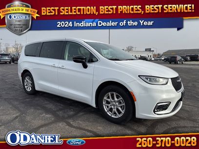 Used 2024 Chrysler Pacifica Touring-L