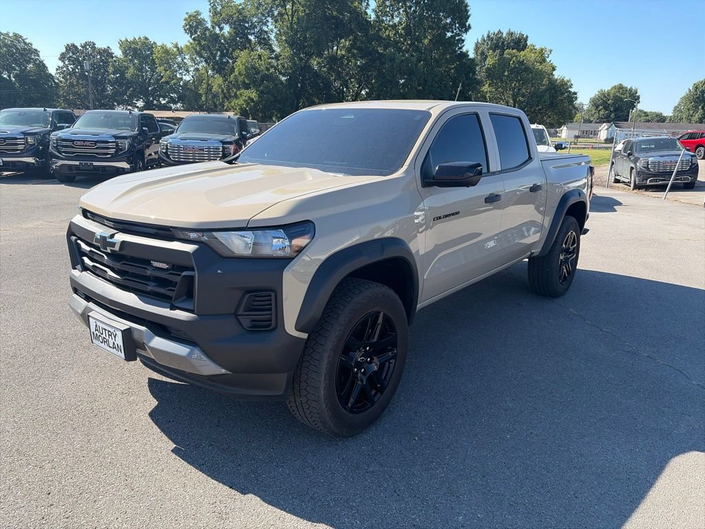 Used 2024 Chevrolet Colorado Trail Boss w/ Technology Package AWD/4WD image 2