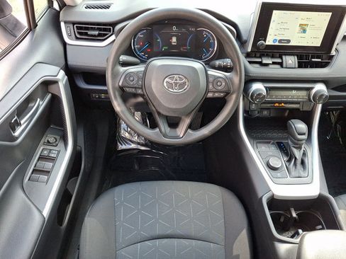 Used 2025 Toyota RAV4 XLE AWD/4WD image 12