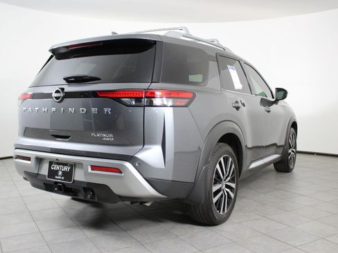 Used 2024 Nissan Pathfinder Platinum image 9