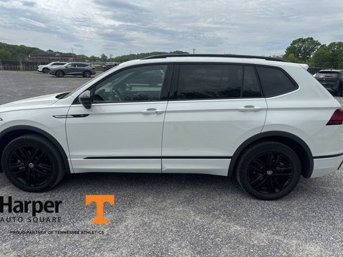 Used 2022 Volkswagen Tiguan SE R-Line image 2