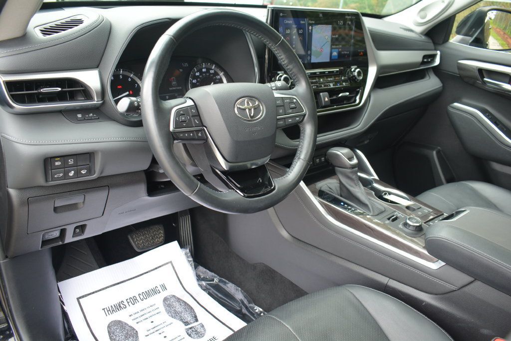 Used 2021 Toyota Highlander Platinum AWD/4WD image 12